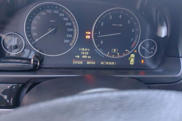 Used BMW 5 Series 2013 525Li Luxury Model Odometer Close Up