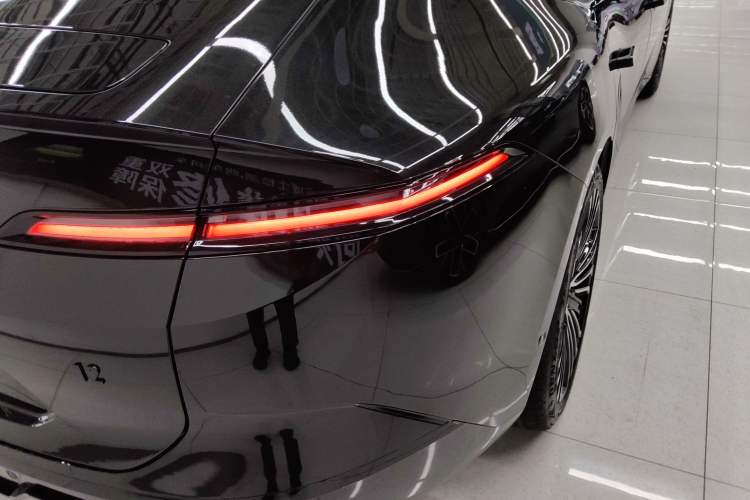 Used Avatr 12 2025 Updated Ultra All-Electric Four-Wheel Drive Right Rear Taillight