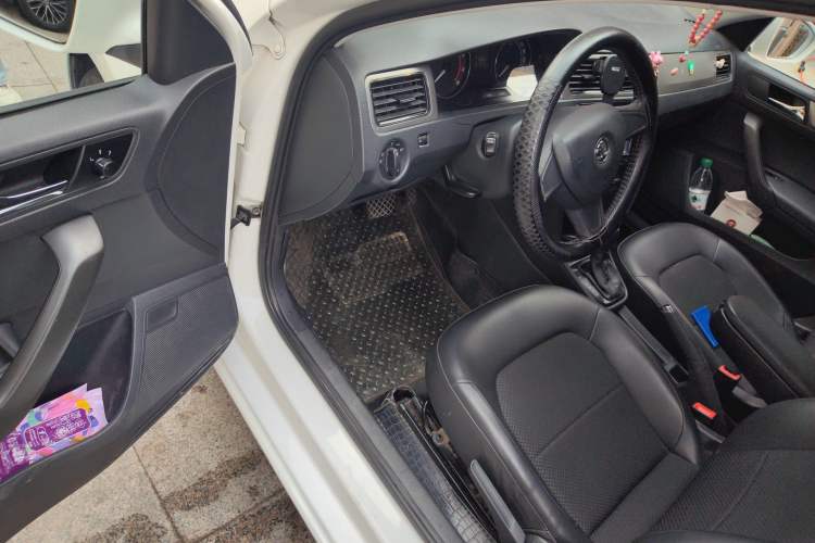 Used Skoda Rapid Spaceback 2014 1.6L Automatic Enjoyment Edition Driver Seat