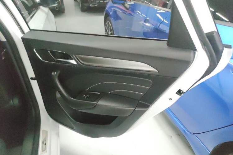 Used Roewe i6 2019 PLUS 1.6L CVT 4G Connected Flagship Deluxe Edition
