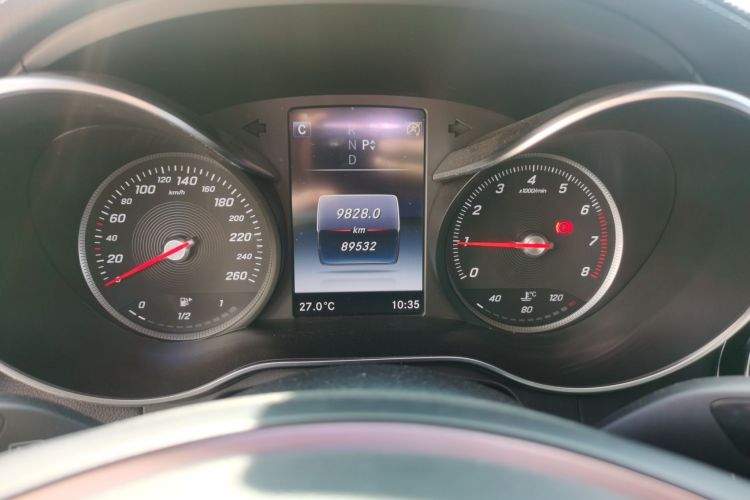 Used Mercedes-Benz GLC 2016 GLC 260 4MATIC Luxury Model Odometer Close Up