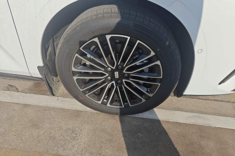 Used Geely Galaxy 8 2025 130km EM-i Prestige Edition Right Front Wheel Hub