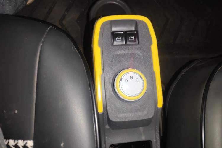 Used Chery QQ Ice Cream 2022 170km Sundae Phosphate Lithium-Ion