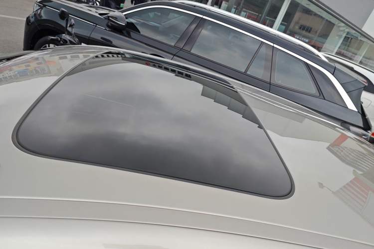 Used BMW 5 Series 2018 525Li Luxury Package Roof