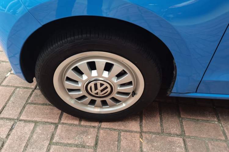 Used Volkswagen up! 2015 1.0L move up! Exterior 4