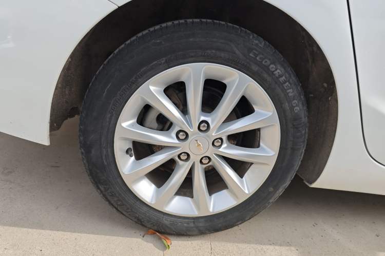 Used Chevrolet Cruze 2017 1.5L Automatic Pioneer Sunroof Edition
