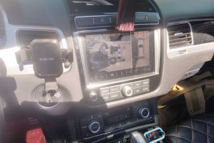 Used Volkswagen Touareg 2017 3.0 TSI Expedition Edition Audio And AC Panel