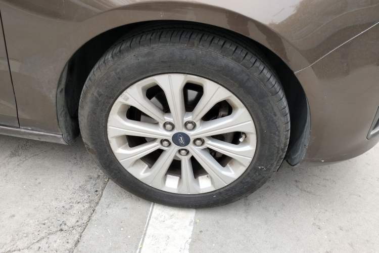 Used Ford Escort 2015 1.5L Automatic Fashion Model Right Front Wheel Hub