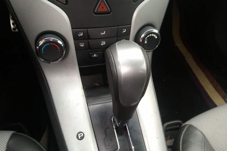 Used Chevrolet Cruze 2014 1.6L SL Millionth Anniversary Edition AT Gear Lever