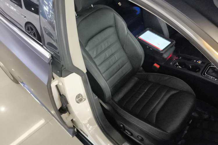 Used Volkswagen FAW-Volkswagen CC 2021 380TSI Striking Edition Right Front Seat