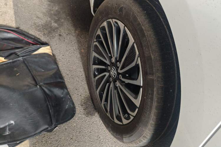 Used Buick GL8 New Energy 2025 Lu Shang Luxury Edition 7-Seater Right Rear Wheel Hub