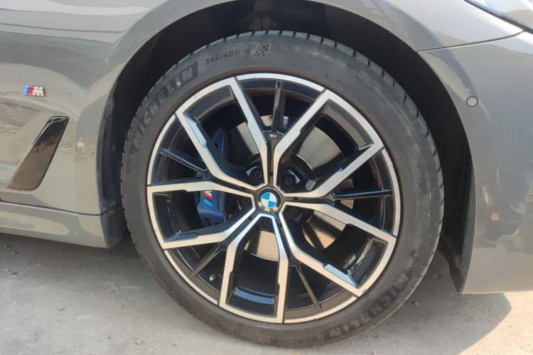 Used BMW 5 Series 2021 530i M Sport Package Right Front Wheel Hub