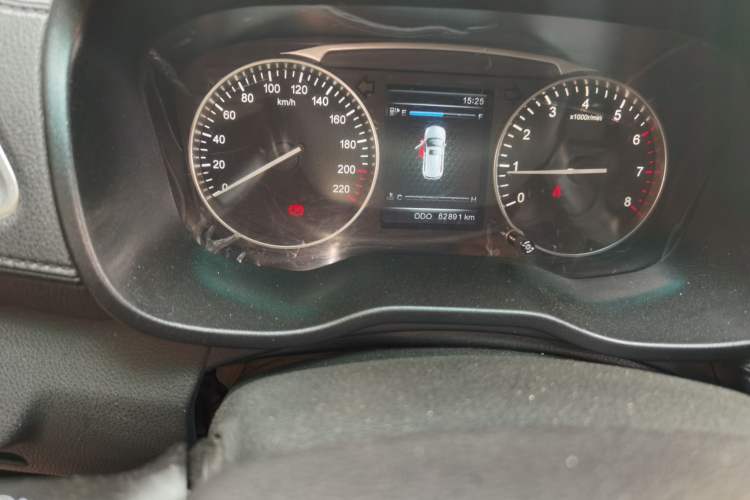 Used SWM X7 2016 1.8L Manual Luxury Edition 7 Seats Odometer Close Up