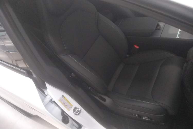 Used Tesla Model Y L 2025 Model Long-Range All-Wheel-Drive Version