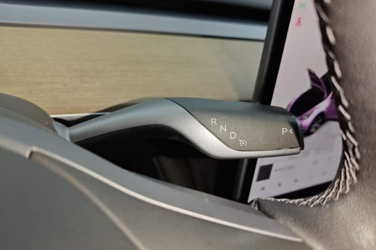 Used Tesla Model Y 2022 Long-Range All-Wheel-Drive Version