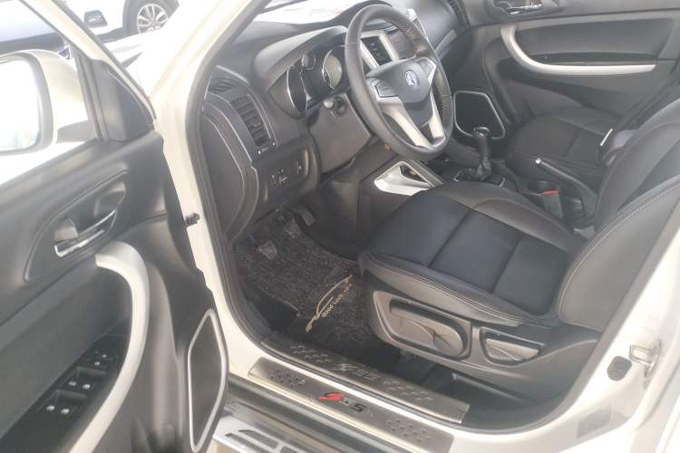 Used CHANGAN CS35 2016 1.6L Manual Luxury Model China V Standard