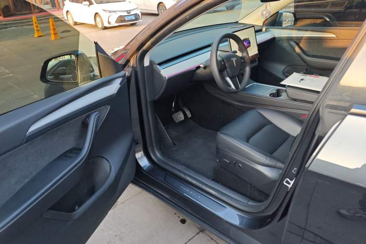 Used Tesla Model Y 2024 Rear-Wheel-Drive Version
