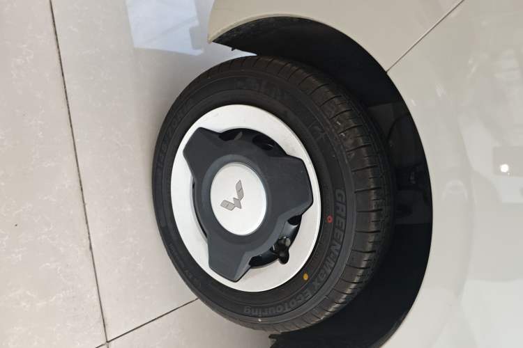 Used Wuling Hongguang MINIEV 2024 3rd Generation 215km Youth Edition Left Front Wheel Hub