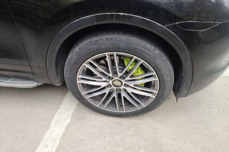 Used Porsche Cayenne 2013 3.6L automatic transmission U.S. specification Right Front Wheel Hub