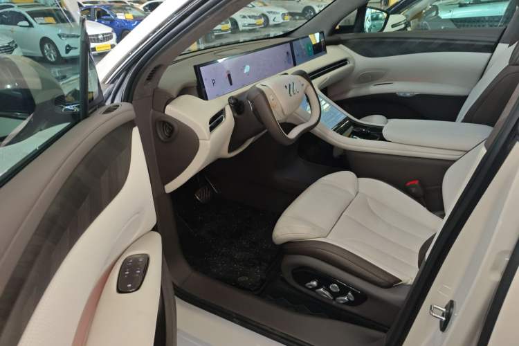 Used IM LS7 2023 100kWh Lux All-Wheel-Drive Version
