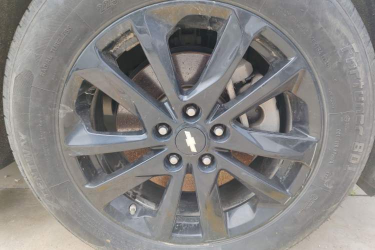 Used Chevrolet Equinox 2018 RS 550T Automatic All-Wheel-Drive Boundary Edition Right Front Wheel Hub