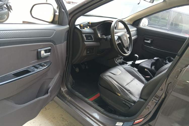 Used Dongfeng Fengon 330 2018 1.5L 330S Comfort Edition DK15 Driver Seat