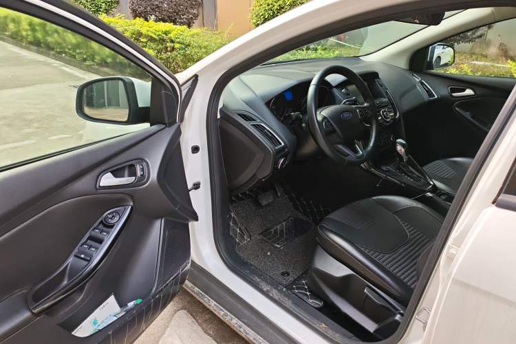 Used Ford Focus 2018 Sedan Classic 1.6L Automatic Trendy SmartDrive Edition
