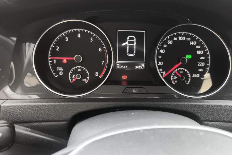 Used Volkswagen Golf 2019 280TSI DSG Comfort Version China VI Standard Odometer Close Up