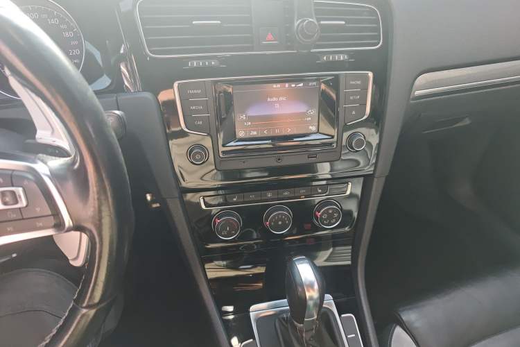 Used Volkswagen Golf 2016 1.4TSI Automatic R-Line Audio And AC Panel