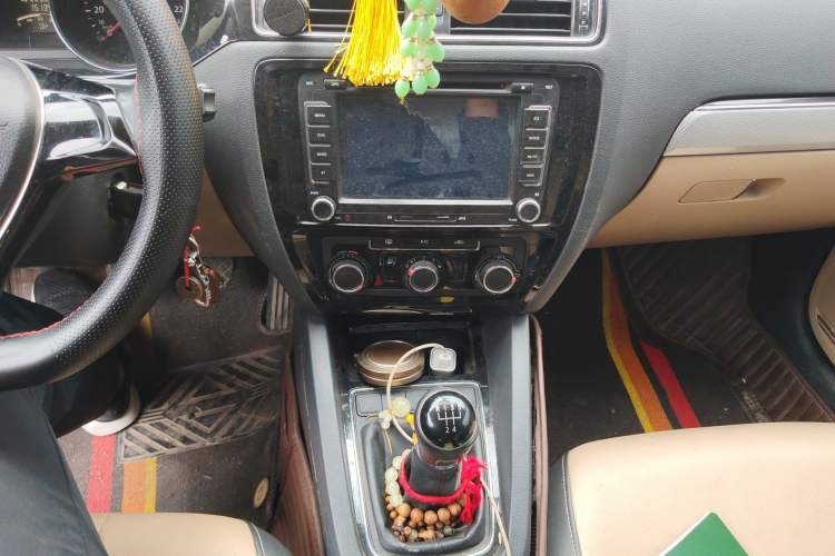 Used Volkswagen Sagitar 2015 1.6L Manual Comfort Model