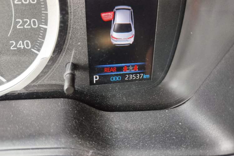 Used Toyota Levin 2019 185T CVT Luxury Edition China VI Standard Odometer Close Up