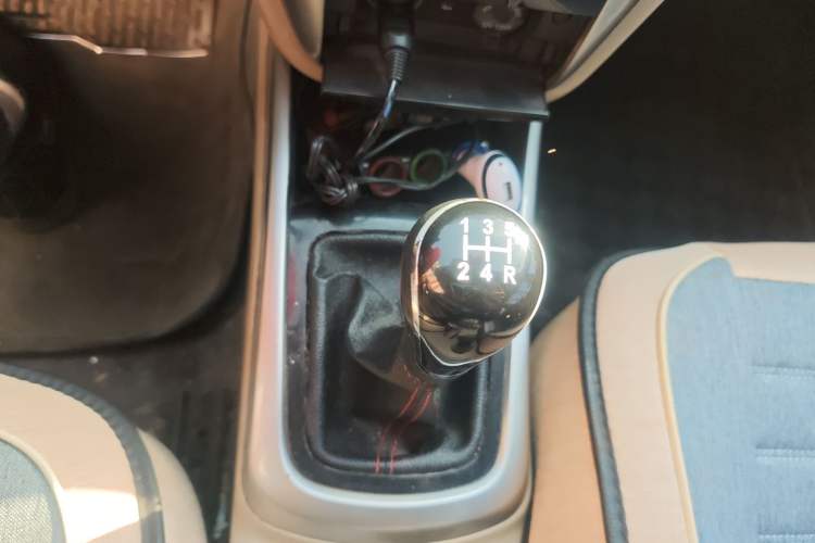 Used CHANGAN Eado 2012 1.6L Manual Luxury Model China IV Standard Gear Lever