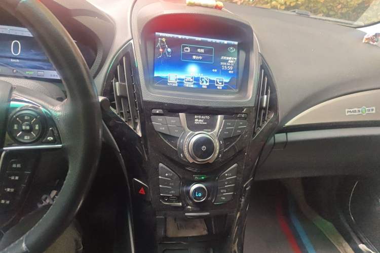 Used BYD Qin New Energy 2015 1.5T Dual-Crown Flagship Plus Edition Audio And AC Panel