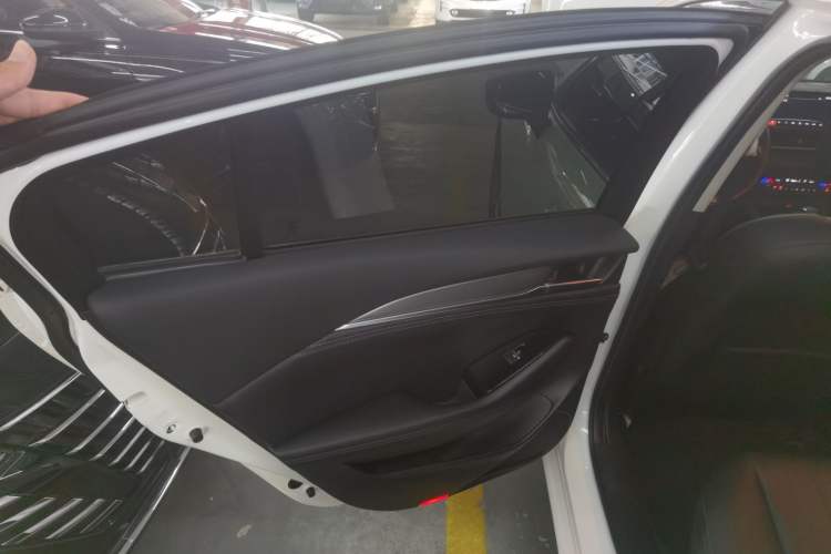 Used Mazda Atenza 2021 2.0L Blue Sky Luxury Edition
