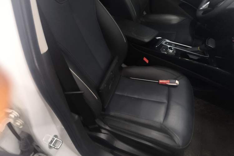 Used Buick Velite 6 2023 430km Range Commuter Version Right Front Seat