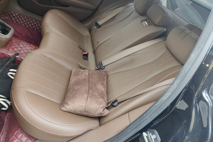 Used Mercedes-Benz E-Class 2021 E 300 L Luxury Model Left Rear Seat