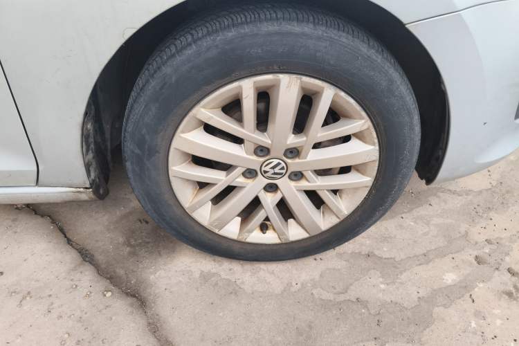 Used Volkswagen Santana 2013 1.6L Manual Luxury Edition Right Front Wheel Hub