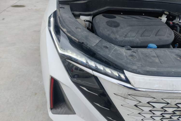 Used CHANGAN OSHAN Z6 2022 Blue Whale 1.5T DCT Smart Edition Right Front Headlight