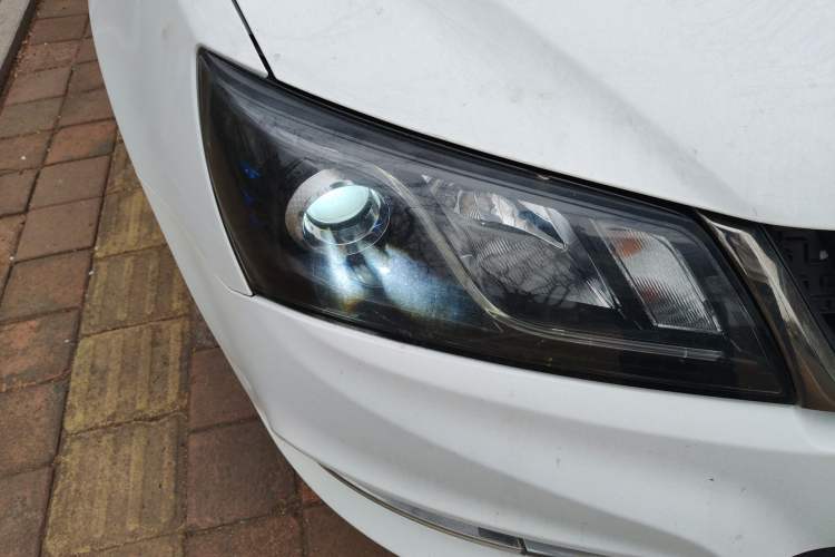 Used Geely Auto Emgrand 2016 Sedan 1.5L Manual Upward Edition Right Front Headlight