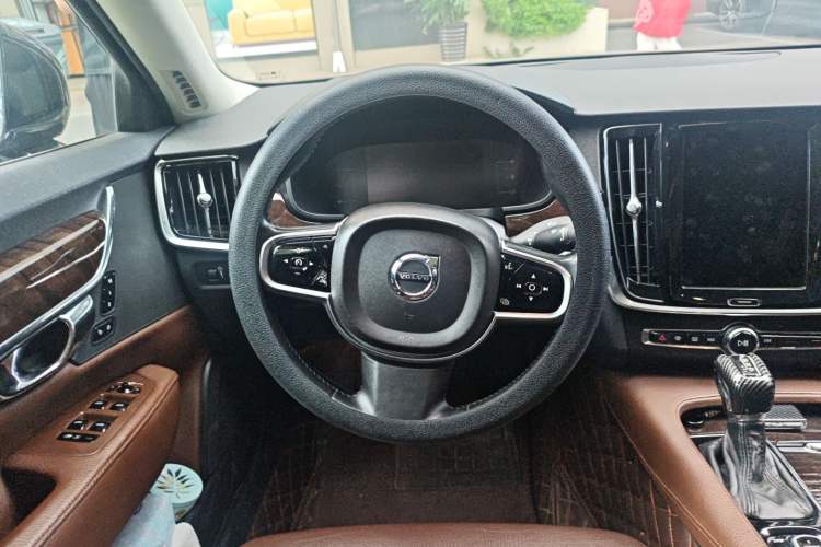Used Volvo S90 2017 T5 Zhiyuan Edition
