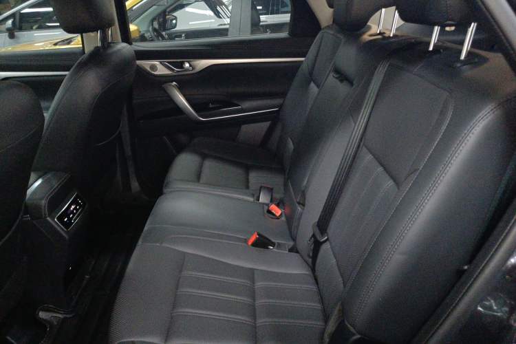 Used CHANGAN CS95 2019 2.0T Two-Wheel-Drive Luxury Version
