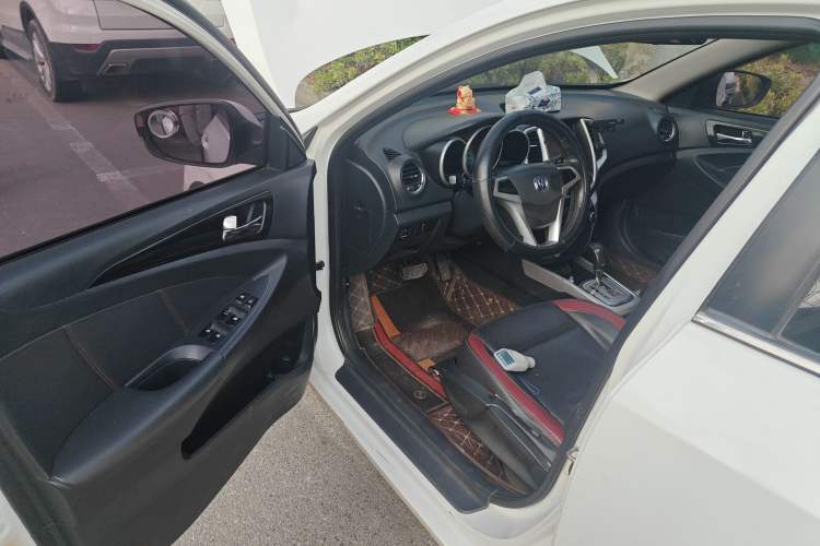 Used Changan Eado 2013 1.6L Automatic ZhiKu Model China IV Standard
