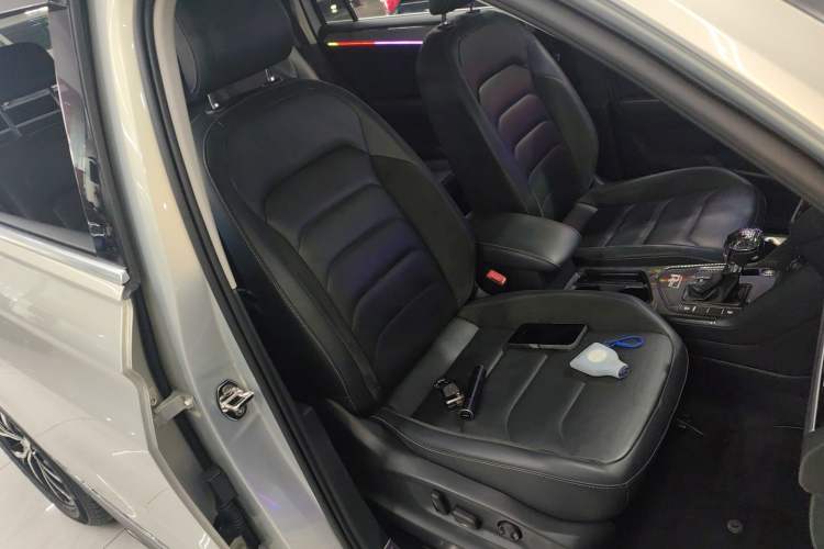 Used Volkswagen Tiguan L 2018 330TSI Automatic Two-Wheel Drive Luxury Edition Right Front Seat