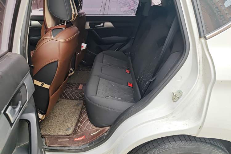 Used Haval H2 2018 Chuanxiang Edition Red Badge 1.5T Dual-Clutch Two-Wheel Drive Fashionable Model