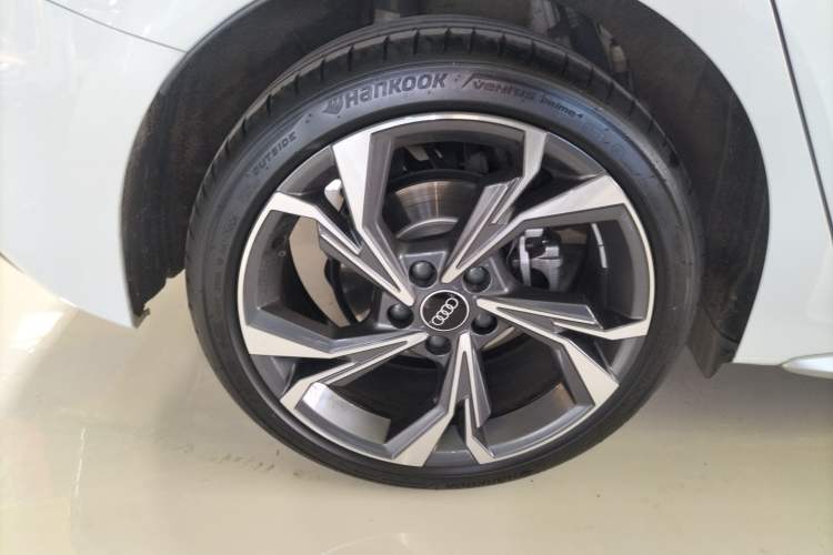 Used Audi A3 2025 Sportback 35TFSI Prestige Edition Right Rear Wheel Hub