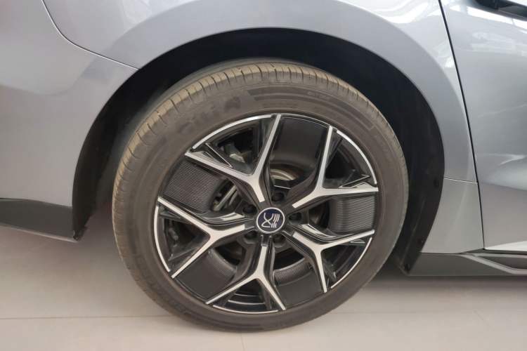 Used BYD Han 2024 EV Glory Edition 605KM Front-Wheel-Drive Premium Model
