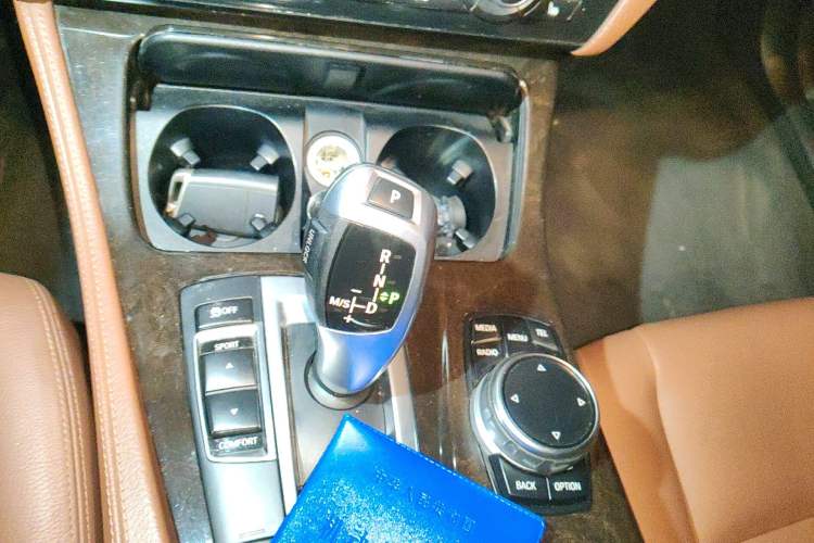 Used BMW 5 Series 2014 528Li xDrive Premium Edition Gear Lever