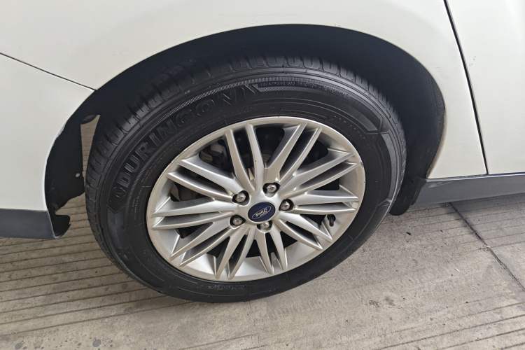 Used Ford Focus 2015 Sedan EcoBoost 180 Automatic Flagship Model
