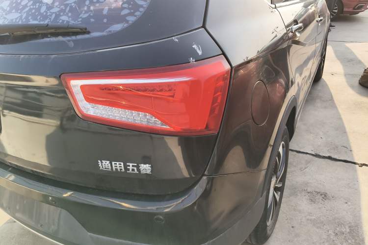 Used Baojun 560 2015 1.8L manual luxury version