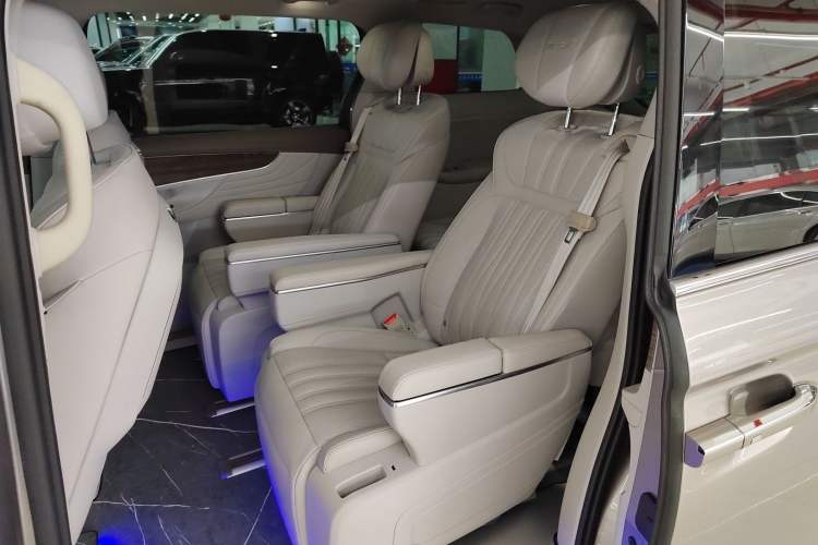 Used Roewe iMAX8 2023 400TGI Comfort Edition